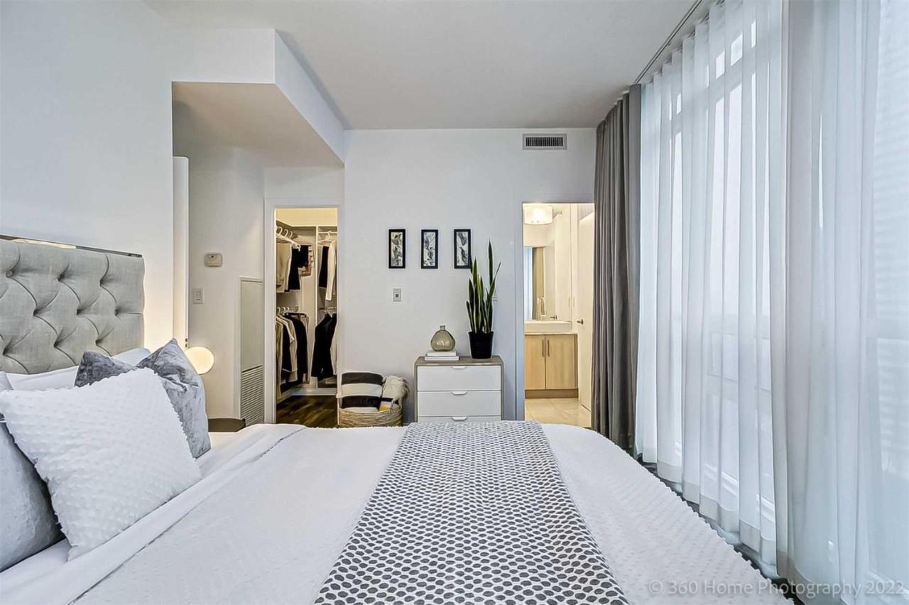 Prime Location - Stunning 2-Bdrm Condo Toronto Buitenkant foto