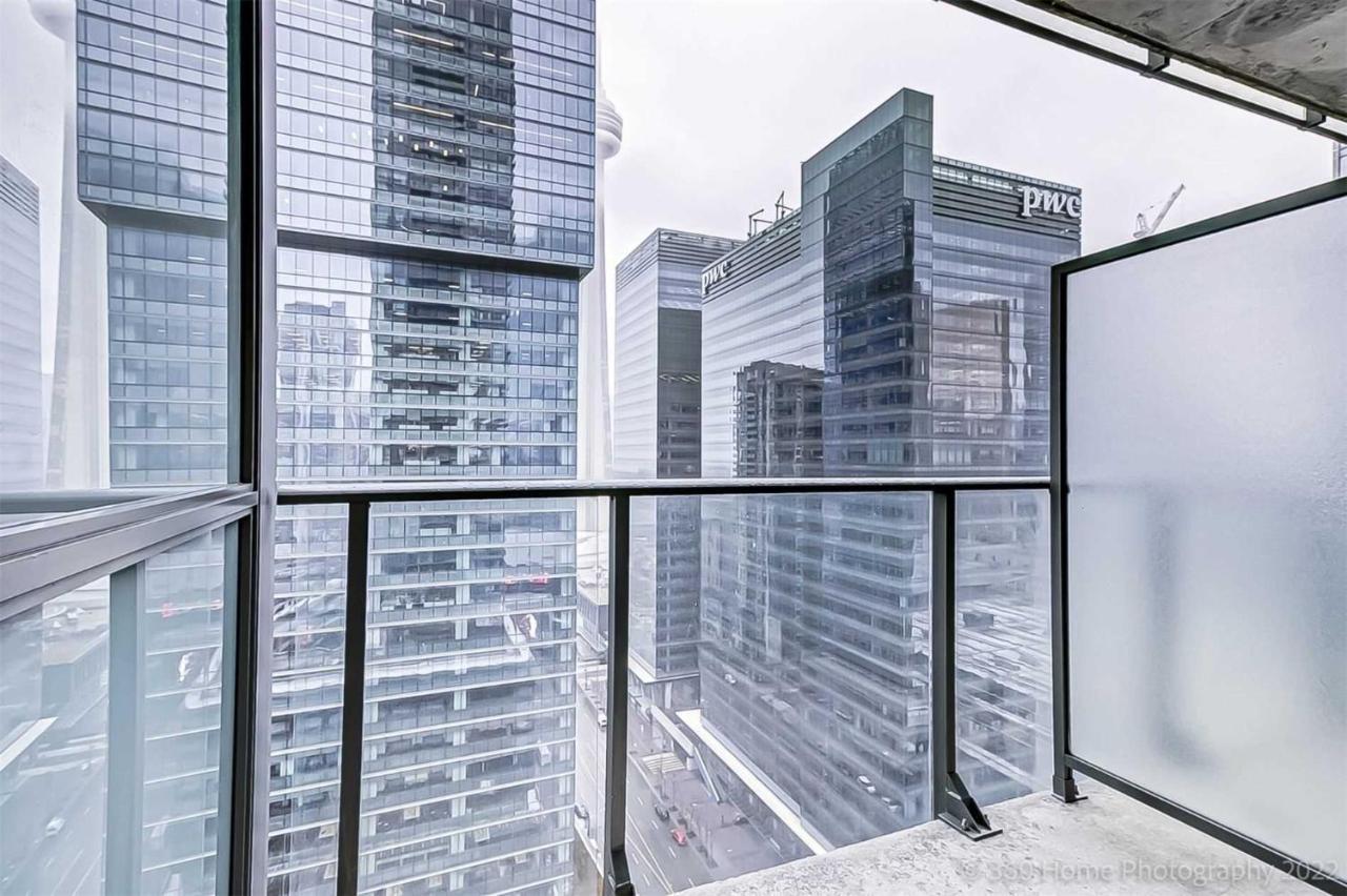 Prime Location - Stunning 2-Bdrm Condo Toronto Buitenkant foto