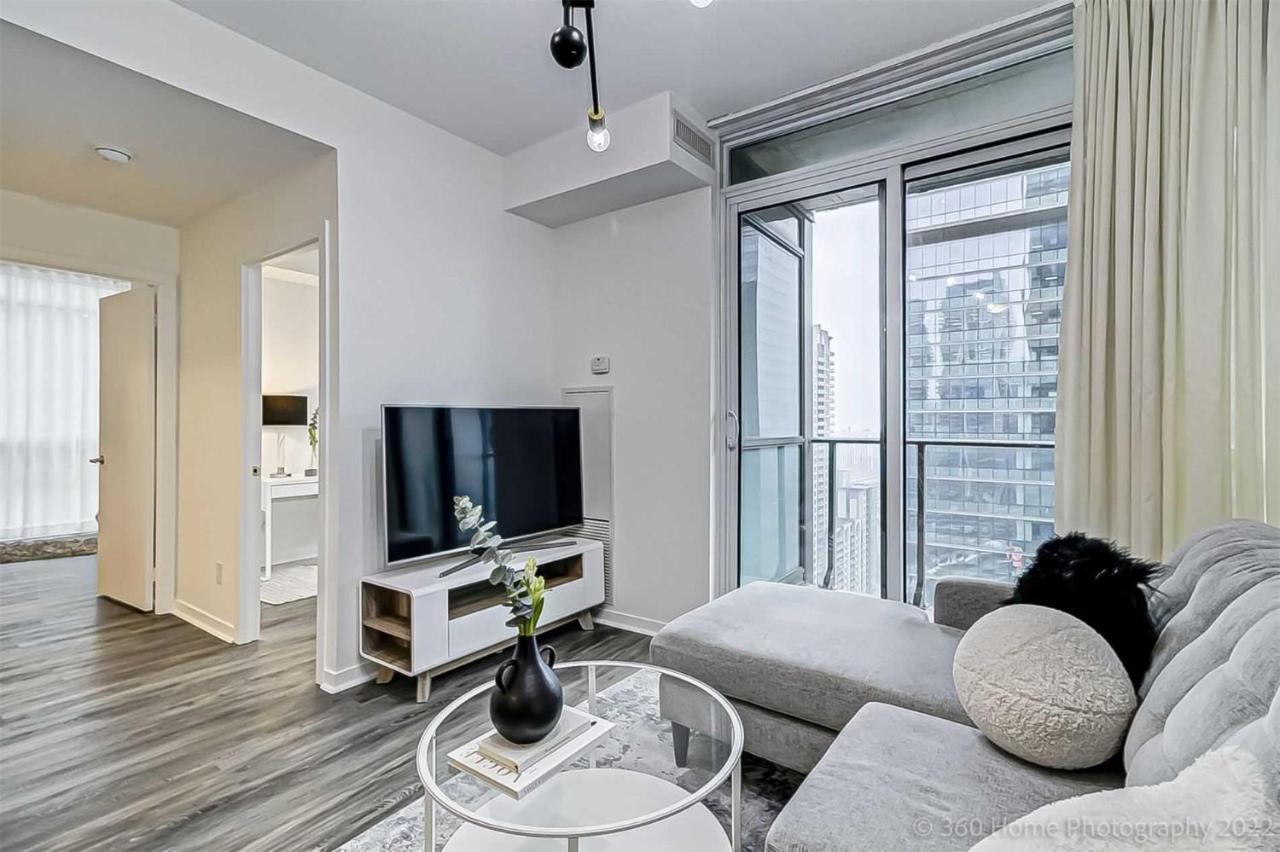 Prime Location - Stunning 2-Bdrm Condo Toronto Buitenkant foto