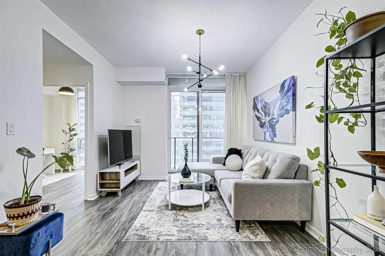 Prime Location - Stunning 2-Bdrm Condo Toronto Buitenkant foto
